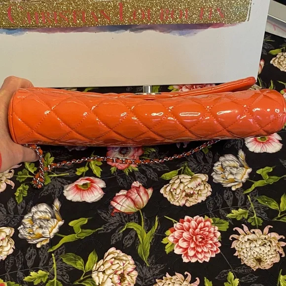 CHANEL Classic Chain Flap Quilted Patent Leather Exc cond - Picture 14 of 14